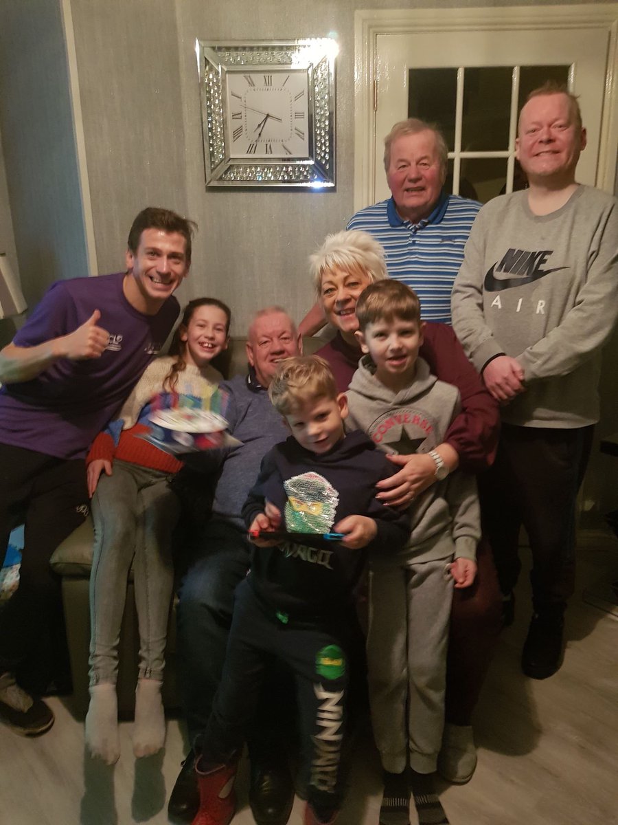 MeganBark1's tweet photo. The Bark Clan celebrating John’s official 17th birthday #birthdayevery4years 🎂🍾 https://t.co/9uIixFbN3L