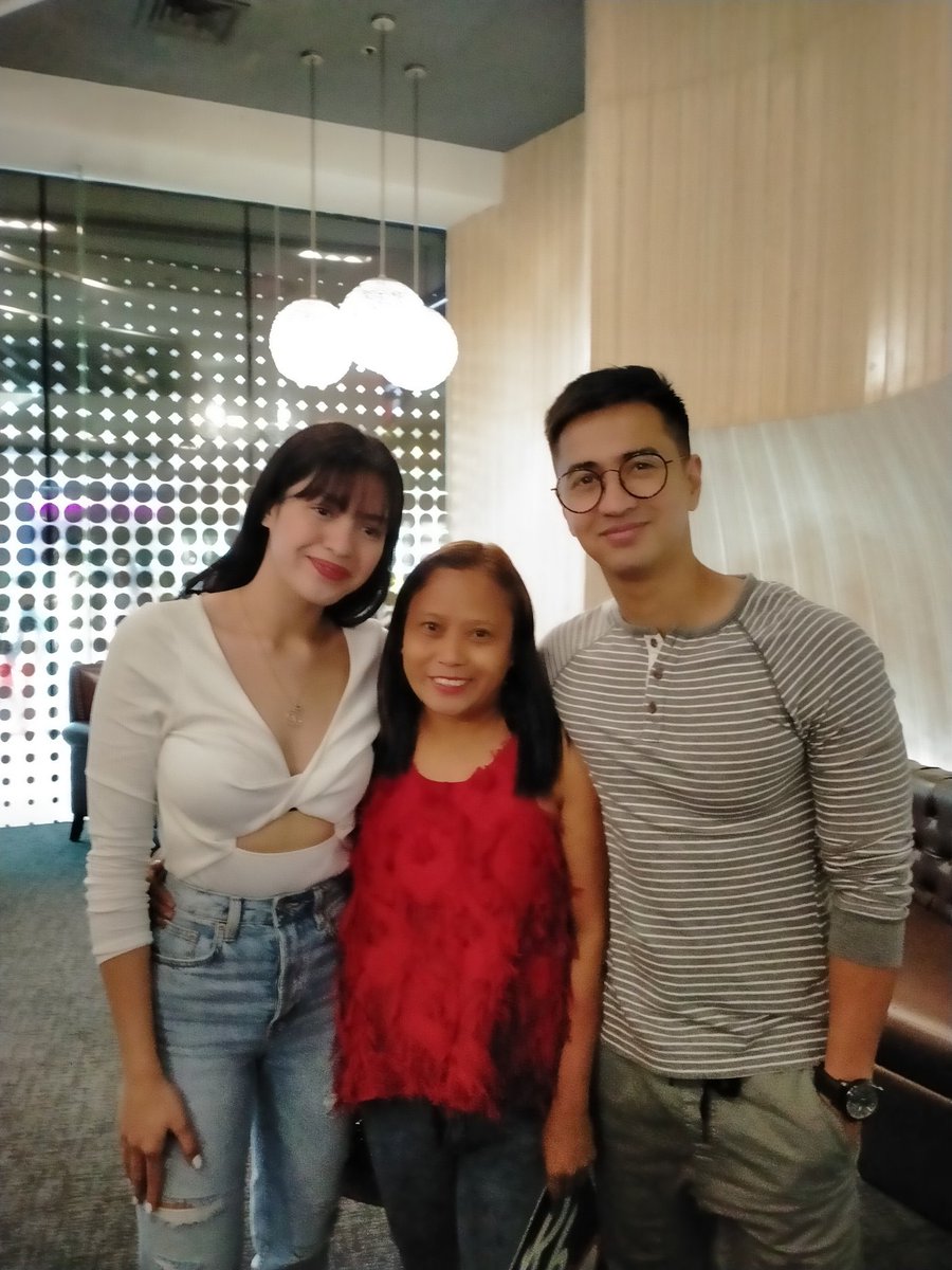 RKANEOFFICIAL's tweet photo. Flex ko lang s ate @leah_butterfly kahit busy sa business lumipad sa manila para mka attend ng BS β₯οΈπΉ @itsJaneOineza @rkbagatsing #UsAgainWeekend #UsAgain
ingat sa flight later ate leah XiΓ¨xiΓ¨ ππ β₯οΈπΉπΉ #RkaneMindanao ππΉπ https://t.co/67OVpnabkz