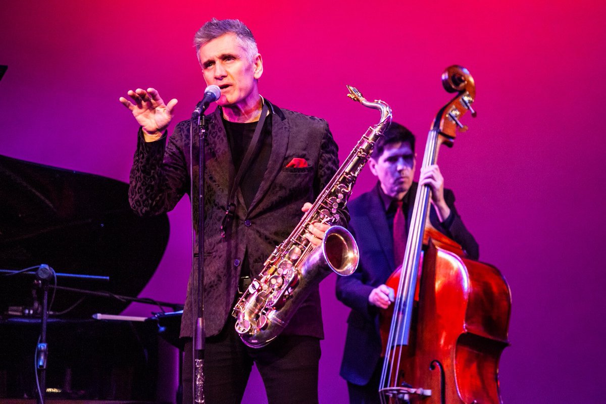 Wonderful to see @curtisstigers as special guest of the legend that is @barrymanilow on his UK dates this summer. Quality, performer and top man....we’re sure Barry is too! #festivalonthehill @StEdsCanterbury