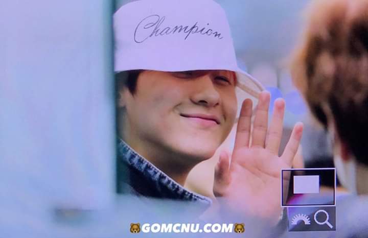 OnlyuCnu's tweet photo. 170301 Incheon ๐ซ๐ฌ NAIA Terminal
#B1A4 #CNU #์ ์ฐ #OneKCon https://t.co/NsqvLOGeOT