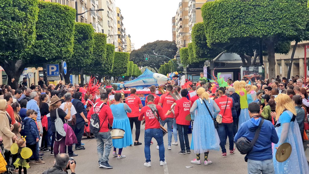cristodiga's tweet photo. Camino de la Plaza Vieja para el entierro de la sardina 🐟🎭. Terminando el #Carnaval de #Almería 😭 https://t.co/MM3MCaPejq