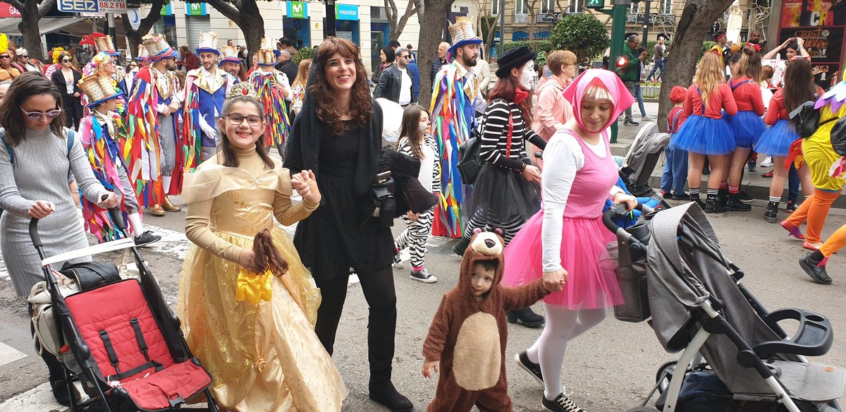 cristodiga's tweet photo. Camino de la Plaza Vieja para el entierro de la sardina 🐟🎭. Terminando el #Carnaval de #Almería 😭 https://t.co/MM3MCaPejq