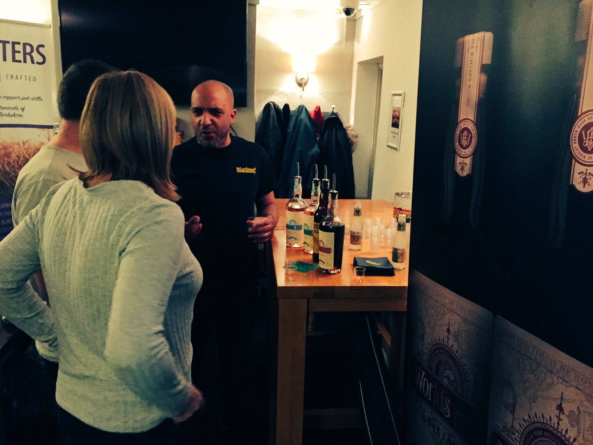 Mike_BWHDrinks's tweet photo. Fun BWH Weekend: Part 1
#RumNight @TheCraufurd #Maidenhead
@blackwellrum @ThirstyBrands #WorldsEndRum #TikiSpiced #DarkSpiced #Navy57 #Jamaica 
Big thanks Dave! And to hosts Neil &amp; team! https://t.co/WJku0CFohT