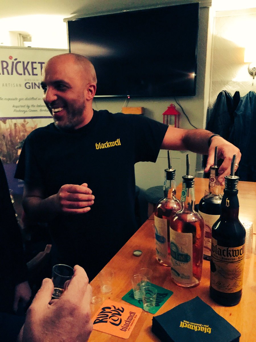 Mike_BWHDrinks's tweet photo. Fun BWH Weekend: Part 1
#RumNight @TheCraufurd #Maidenhead
@blackwellrum @ThirstyBrands #WorldsEndRum #TikiSpiced #DarkSpiced #Navy57 #Jamaica 
Big thanks Dave! And to hosts Neil &amp; team! https://t.co/WJku0CFohT