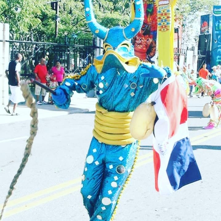 AdalgisaCorcino's tweet photo. Domingo carnavaleco. Porque lo bailaó no se quita y la promoción de destinos la llevamos en el alma. Santiago y La Vega nos esperan en su último domingo carnavalesco. 

#PorAquíPasóCorcino 
#TesorosdeSantiago2020
#PasionPorRD #turismointernoenrd #rdlotienetodo 
#MiturenCarnavales https://t.co/cqAKnu9DFD