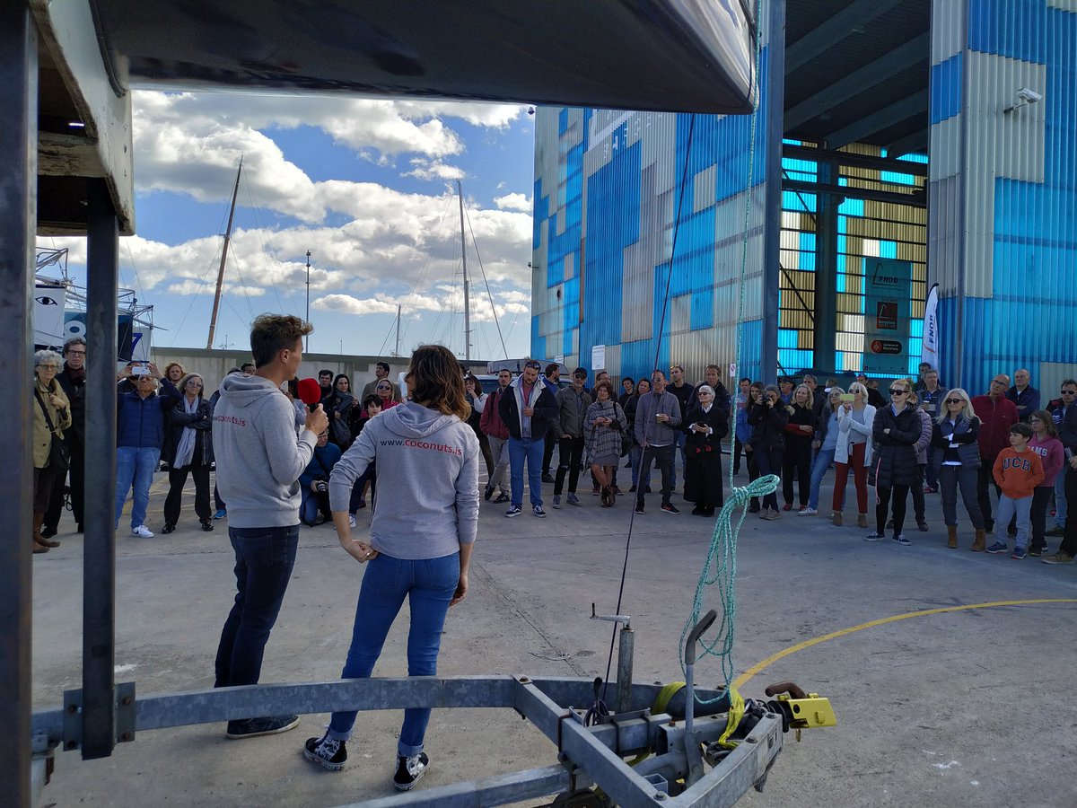 Debido al exceso de viento no se puede realizar la botadura del Speedy González de <a href="/coconutssail/">Coconuts Sail Team</a>, pero Natasha y Jay nos cuentan su interesante proyecto familiar.