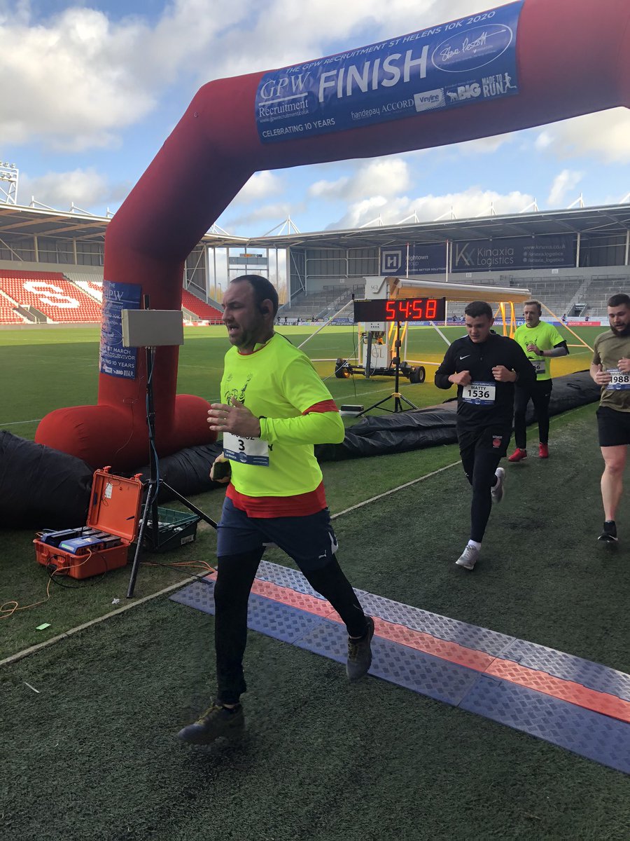vicky_hall7's tweet photo. Well done @Morley133Chris &amp; Big Moz 🥇🏃🏽👍🏼 @clare_morley #StHelens10k xx https://t.co/qeyfFY3z1l