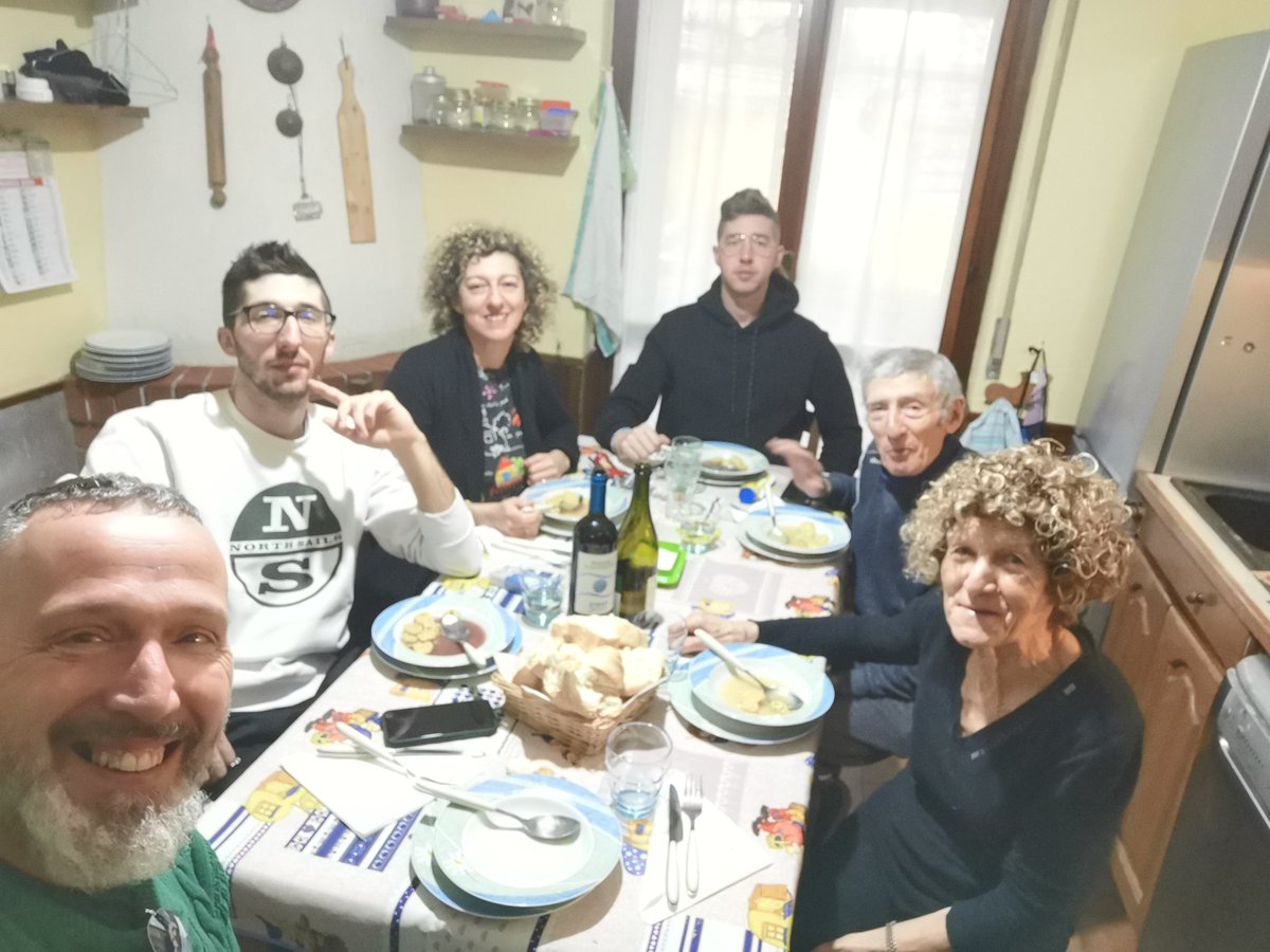 Bennoide's tweet photo. Noi il coronavirus lo raggiriamo a suon di marubini in brodo.
#COVID19 #Coronavid19 #CoronaVirusitaly #coronarvirusitalia #cremona #marubini #family #1Marzo #domenica https://t.co/lC9uY4awDU