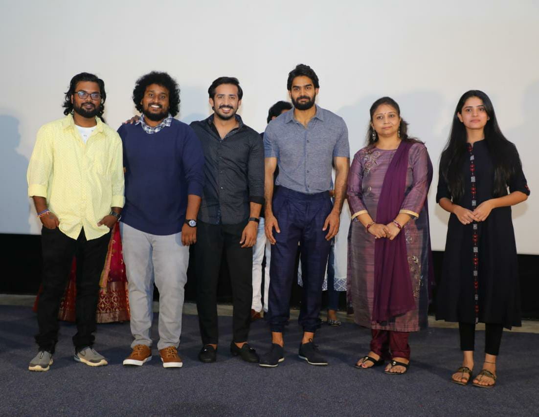 Suzenbabu's tweet photo. #Samayame song special screening
*ing @anchorravi_offl and #TanujaGowda . Presented by @bluerabbitent the event was organised by #HyderabadModels. Music by #SatyaSagar and produced by #NirupaPatel. @ActorKartikeya and singer @mrnoelsean too graced the occasion https://t.co/32MAzRlY6P