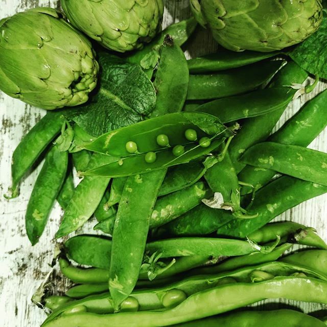 LaServiTeca's tweet photo. 💚 💚 Faries alguna cosa amb tot això? 💚💚
Hem fet una cassola de Carxofes, pèsols i faves del Maresme, amb alguna cosa més.😉
Una recepta de la mare, senzilla i bona. 
La recepta al blog de la Serviteca. 
#somteca #tecabona #maresme #proximitat #qua… https://t.co/FvcEIBSSiu https://t.co/LTD1wgQkp1