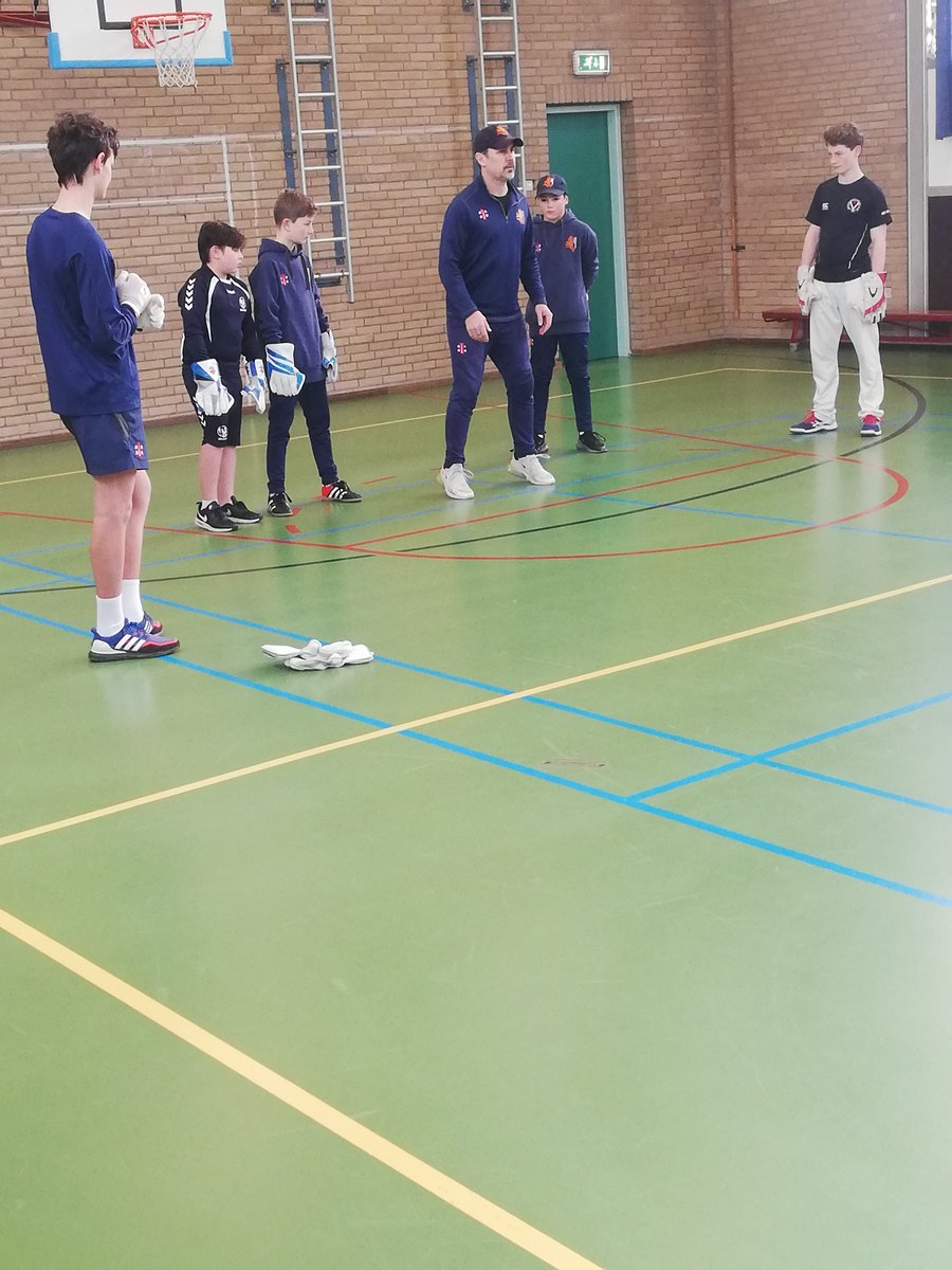 RichScores's tweet photo. Great session for the young Dutch Lions wicketkeepers with @cambo_19 and @TBMdeleede. @KNCBCricket #juniorwicketkeepers #stutterstep. https://t.co/0HXPIWJ2AP