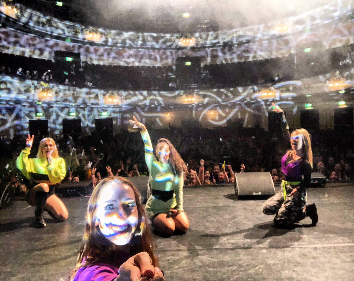 Edinburgh here is your selfie 🤳 
Apologies for the poor quality. It really doesn’t do justice for how great of an audience you were. 
Thanks for singing/dancing the afternoon away with us!! 💫 
#littlemix #girlband #lmx #tribute #usherhall #edinburgh
