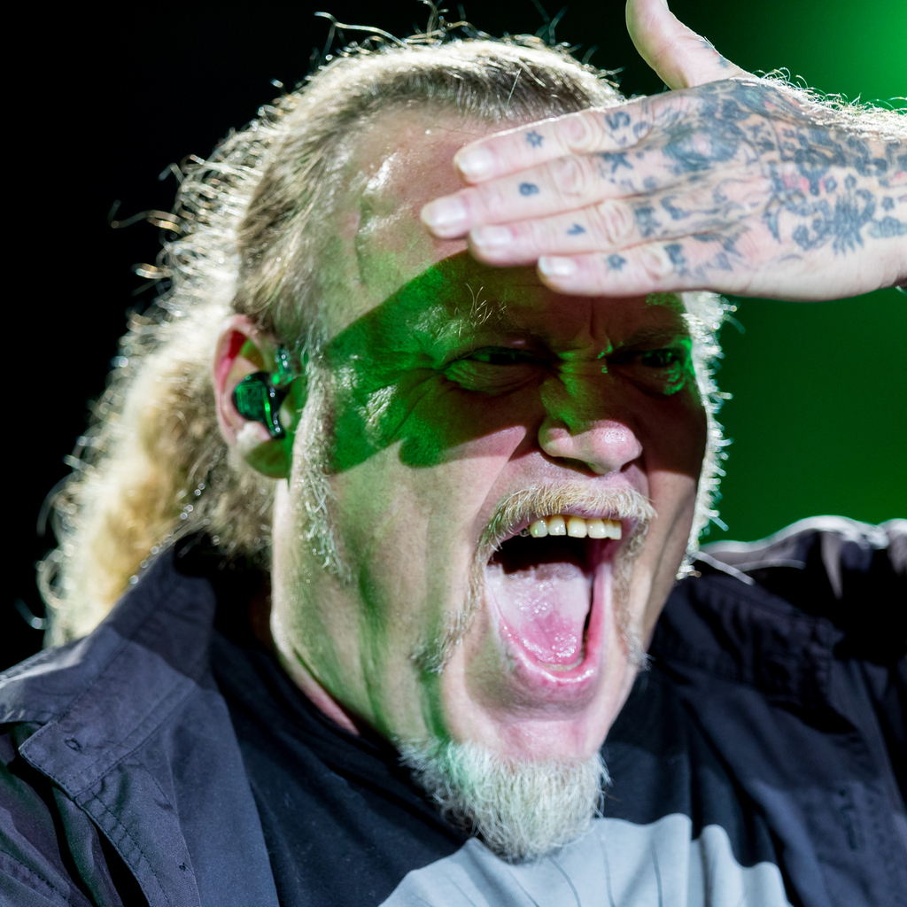 Böhse Onkelz Kevin Russel <a href="/onkelzoffiziell/">Böhse Onkelz (Offiziell)</a> @boehseonkelz_offiziell #onkelz⁠ #boehseonkelz⁠ #concert #music #live #livemusic #concertphotography #festival #show #musician #tour #musicphotography #photography #stage #artist #concertphotographer #musicfestival #livemusicphotograph