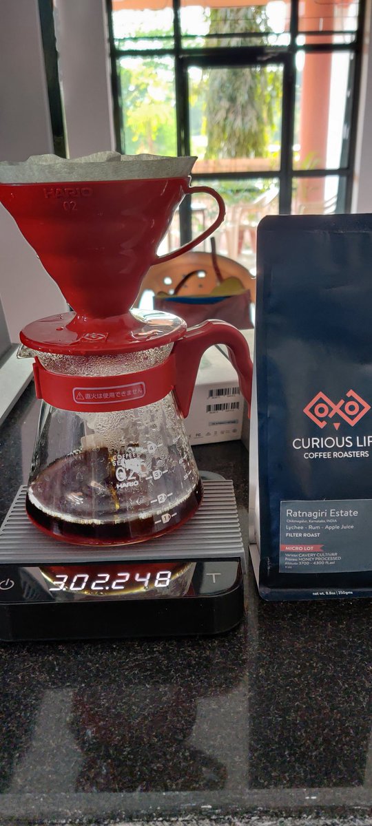 RoasteryCompany's tweet photo. Learning the Art of using #hario V60 Pourover with @AcaiaCoffee pearl scale and one of our favourite Curious life coffee roasters Ratnagiri estate filter roast coffee. https://t.co/0HZKUo6WYy