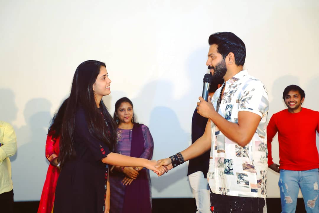 kra_n_thi's tweet photo. @anchorravi_offl and #TanujaGowda starrer #Samayame song special screening pics are here. Presented by @bluerabbitent  Music by #SatyaSagar and produced by #NirupaPatel. @ActorKartikeya and singer @mrnoelsean too graced the occasion
Media PR by  @KarolyMedia https://t.co/74bnoLktdg