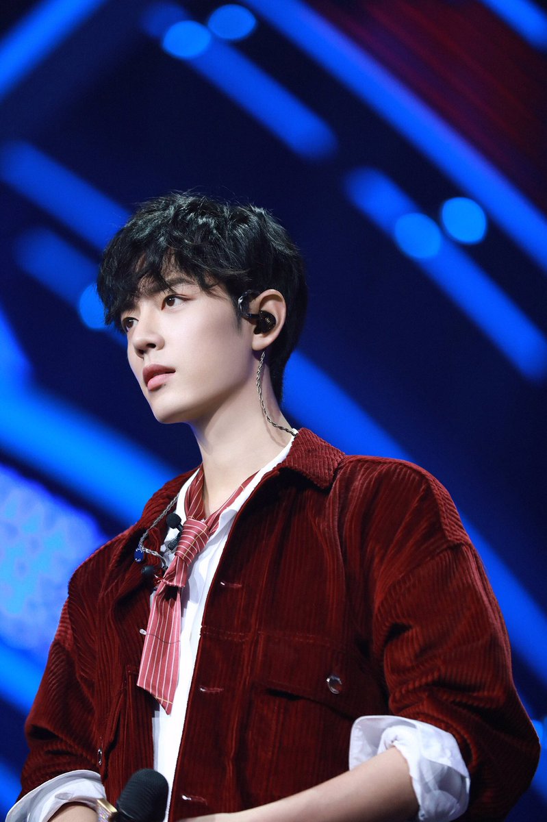 Snow27790's tweet photo. 肖战, 你特别好. 我喜欢你, 永远跟随. 
你加油啊
#WeLoveYouXiaoZhan https://t.co/mXmneyfZp4
