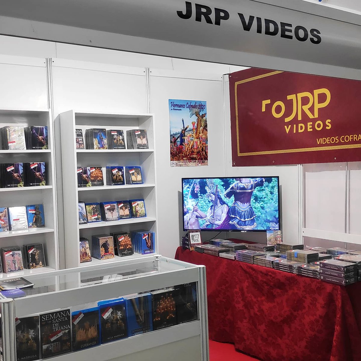 JRPvideos's tweet photo. Hoy es el último día de la Feria Cofrade del @MercadoArenal . Estaremos hasta las 20.00 horas ininterrumpidamente. No dejes de acercarte por nuestro stand y hacerte con tus vídeos cofrades al mejor precio. OFERTAS!! 
#jrpvideos #videoscofrades #artesaniacofrade #standcofrade https://t.co/jzijBK87Dt