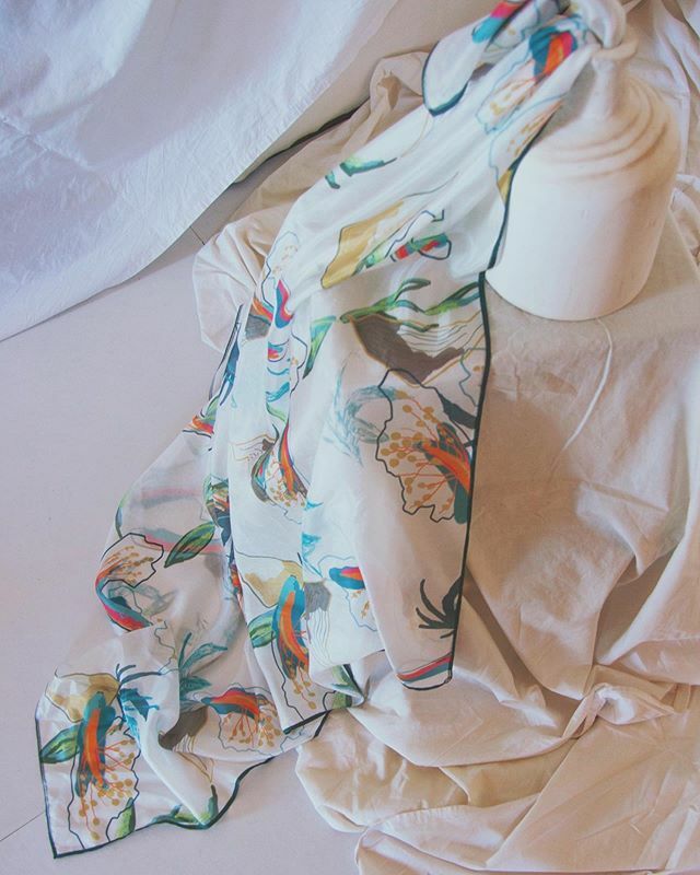 vilablava's tweet photo. The DLIGHT scarf, bright colors on silk
.
#vilablava #dlight #daylight #almostspring #silk #foulard #silkscarves #accessories #localymade #print #printdesign #textiledesign #estampados #diseñodeestampados https://t.co/IZ4P1fhGGb https://t.co/o1Ew7DCOd2