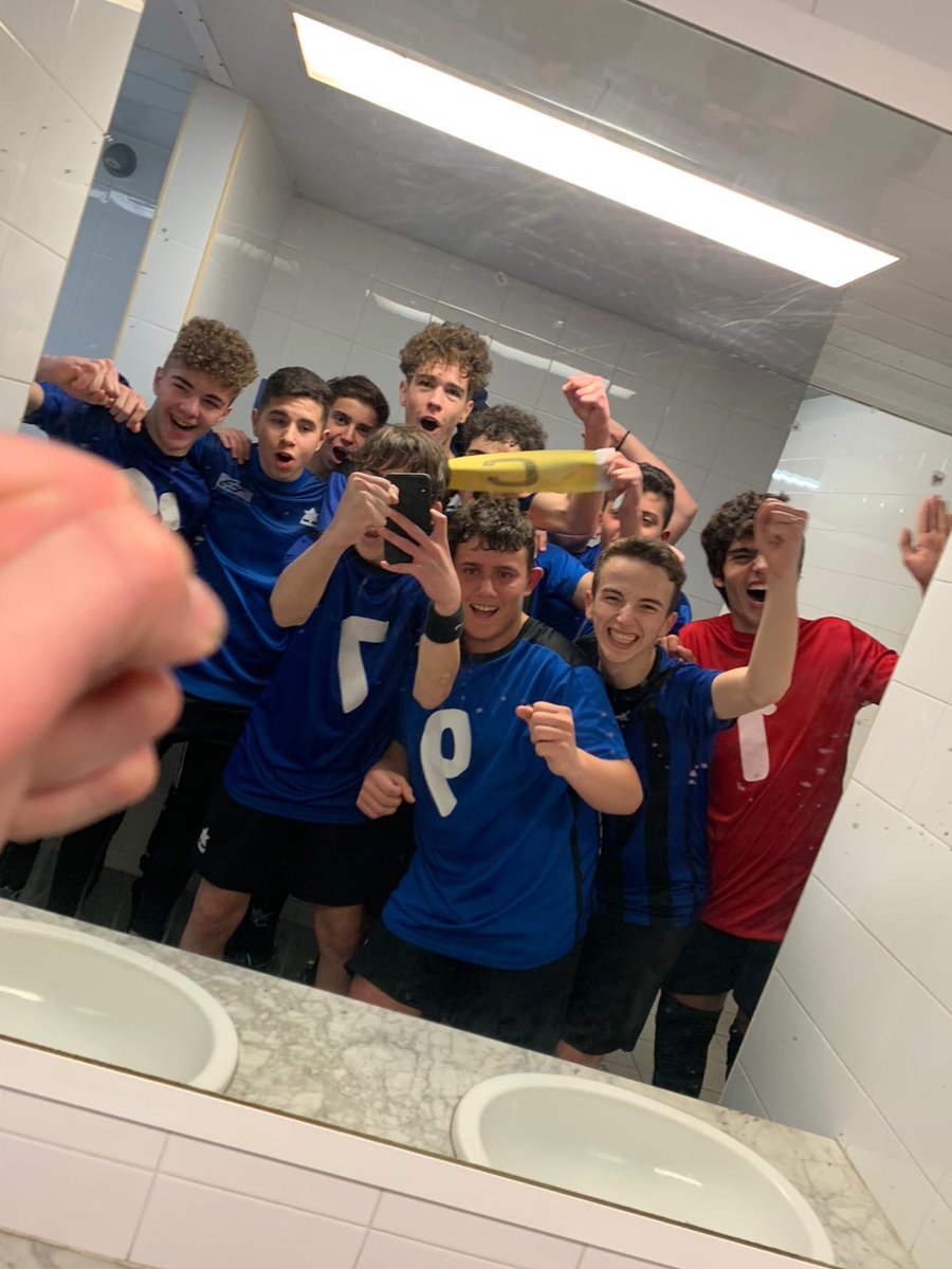 aebellsport's tweet photo. #aebfb #aeb2902 Resultats cap de setmana federat. 🔵⚫(2/2)
⚽️ Infantil A 1-4 @Futsal_Mataro
⚽️ Cadet B 5-2 Nova Esquerra
⚽️ Cadet A 8-0 AEE Inst Icaria https://t.co/07DC81iCKJ