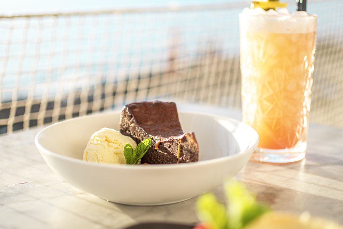 Let us satisfy your sweet tooth this summer with our heavenly chocolate brownie. 😍