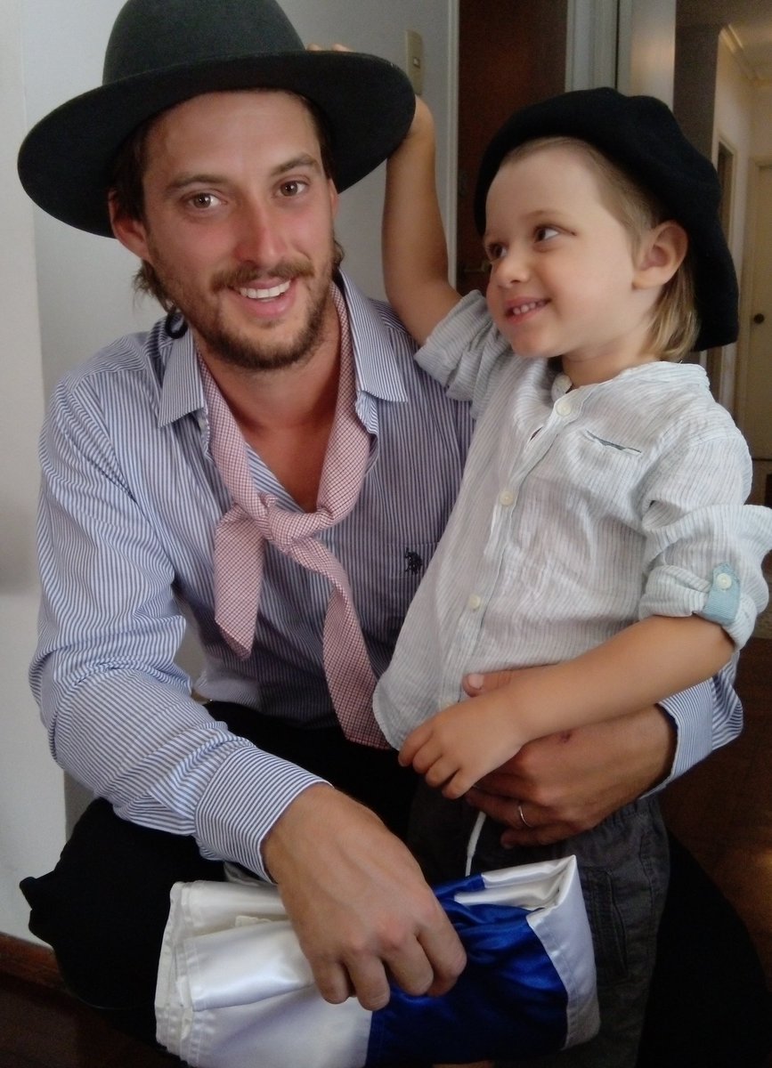 IPereyraRivero's tweet photo. Tata decía que a caballo y con mi hermano Santiago vivió los momentos más felices. Hoy su querido @PNACIONAL será gobierno y mi hermano y su hijo Benicio, que hoy cumple 3 años, escoltarán a caballo al Presidente @LuisLacallePou con el pabellón con el que despedimos a Tata (+) https://t.co/yaTCk52mNF