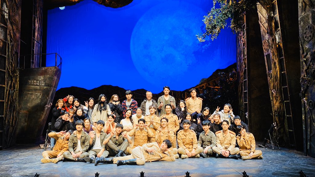 yeonwoo_tw's tweet photo. [연우뮤지컬 02] #여신님이보고계셔
2020년 3월 1일부로 무인도 탈출을 명받은
열일곱 명의 군인즈와 세 명의 여신즈와 함께!
“우리가 함께한 날들을 잊지 말아요 :)”
🏝 뮤지컬 <여신님이 보고 계셔> 🌌
2019. 11. 16 (금) - 2020. 3. 1 (일) https://t.co/hyzo8YGB3w