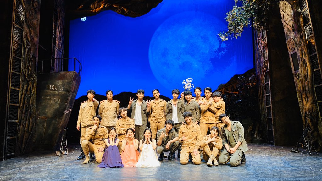 yeonwoo_tw's tweet photo. [연우뮤지컬 02] #여신님이보고계셔
2020년 3월 1일부로 무인도 탈출을 명받은
열일곱 명의 군인즈와 세 명의 여신즈와 함께!
“우리가 함께한 날들을 잊지 말아요 :)”
🏝 뮤지컬 <여신님이 보고 계셔> 🌌
2019. 11. 16 (금) - 2020. 3. 1 (일) https://t.co/hyzo8YGB3w