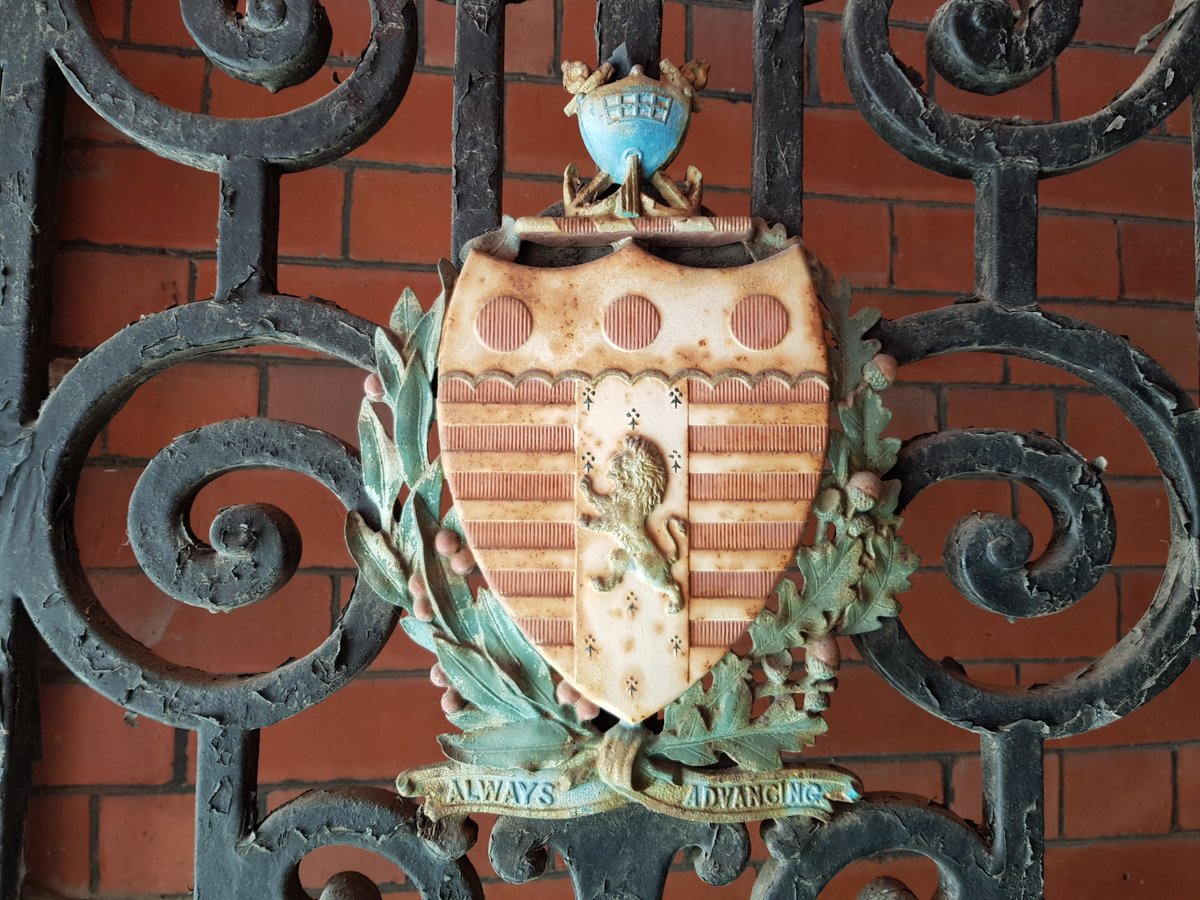 architecturo's tweet photo. Fantastic to see the Thornaby Town Council crest restored + reinstalled to the main entrance gates of the Town Hall! - great job @creative_glass1 #restoration #heritage #conservation #thornaby #community @Thornaby1979 @HeritageFundNOR https://t.co/fqEroxDOsp