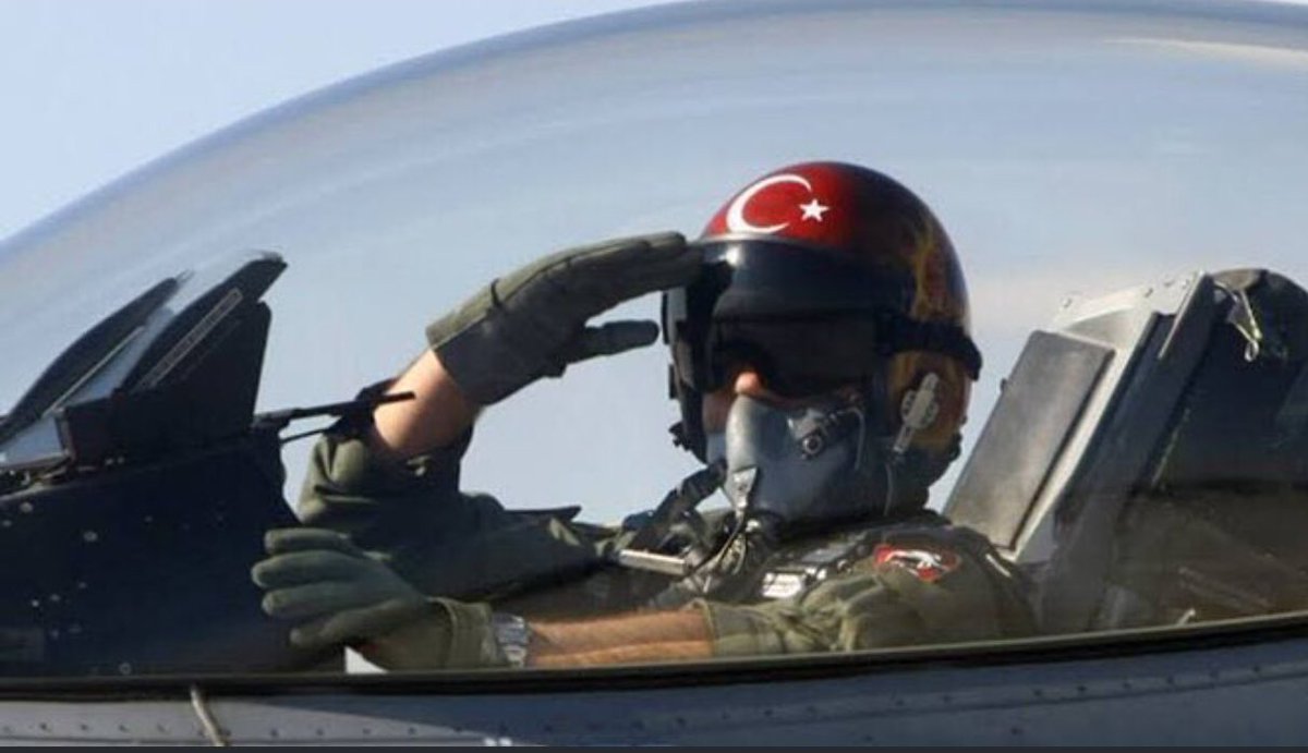 Vur küfrün dünyasına hilalin yükselmesi için
Gelmiş bu cihan fatihi süvari aşkına
 
Düşsün çelengi Rum'un, eğilsin Frenk'in başı
Vur Türk'ü gönderen ilahi el aşkına 🇹🇷 #BaharKalkanı