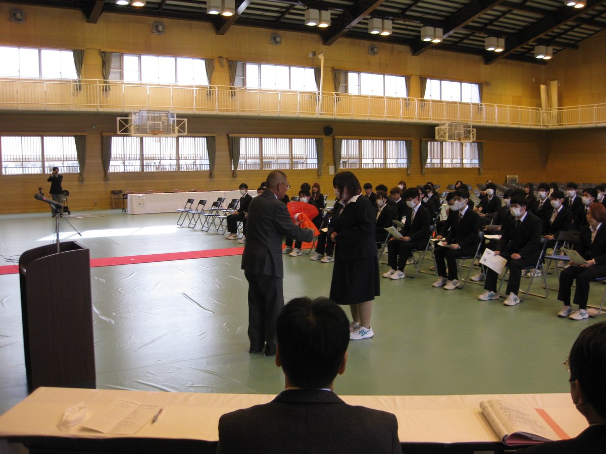 山梨県立中央高等学校同窓会 3月1日 日 第46回卒業式が行われました また 定時制は前日に 通信制は卒業式に引き続き 同窓会入会式が行われ 会員は5124名となりました 今年は新型肺炎の世界的流行により 時間短縮 規模縮小の式となりました