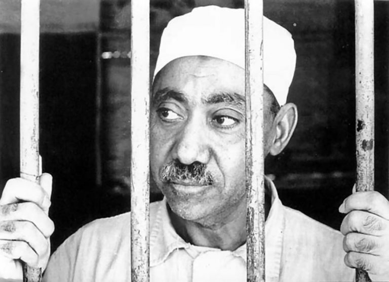 Muhamad_Ifriqya's tweet photo. Sayyid Qoutb⤵️ l'Imâm des Khawarijs contemporain tel qu'Al Qaïda, Daesh a qualifié les révoltes à l'encontre du noble compagnon Othman qu'Allah l'agrée comme faisant parti de "l'esprit de l'Islam".

Pas étonnant de voir ses suiveurs semer le désordre sur terre,qu'Allah les guide. https://t.co/GNOdQBq3Gc