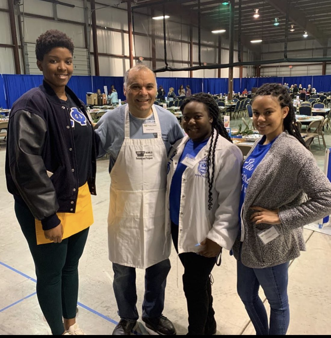 WVUGreekLife's tweet photo. The FINER women of ⁦@WVUZetas⁩ engaging in service for Empty Bowls with Dean of Students ⁦@CoreyFarrisWVU⁩! 🕊💙 #WVUGreeks https://t.co/LnncAi0ROI