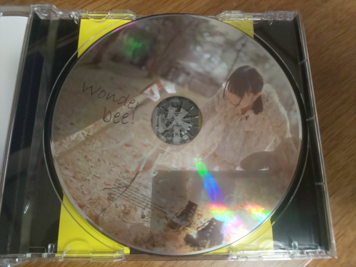 snasna78865's tweet photo. れみーにょのＣＤがやっと届いたよ。
たくさん聞いた。
小さな芽、Friend、天使、仙人掌、プリンプリンモールキュンキュン、鎖、恋した魔女、どれも良いよ。
#菜ノ花れみ
#wonderbee! https://t.co/9UW5GUEXoJ
