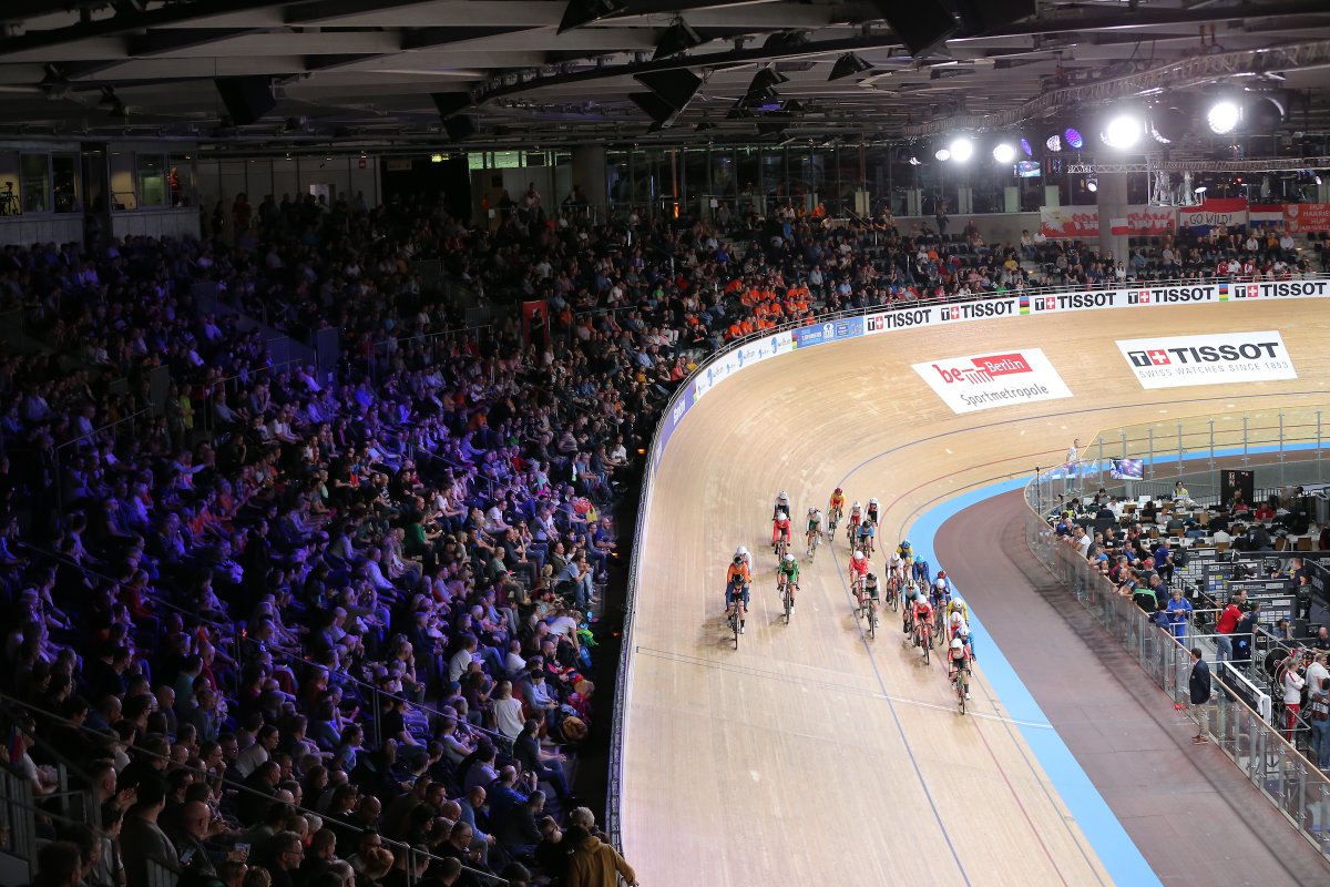 Tune in to watch the Women's Points Race LIVE! 

🕐Live Timing 🔗 bit.ly/32D8ras
📺Live Stream* 🔗 bit.ly/2wZN4V7

*Geo-blocking applies. TV Broadcaster List 🔗bit.ly/39gdU9y