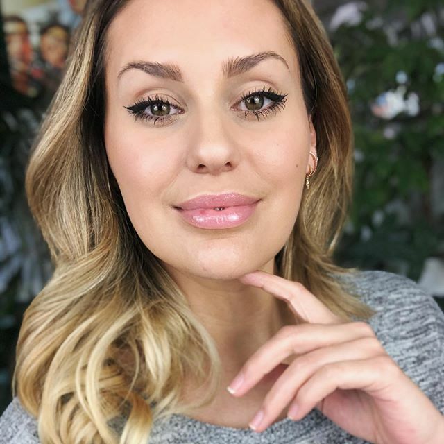 Schönen Sonntag meine lieben Makeuplovers!! Heute hab ich leider kein Video für euch. Dafür kommen nächste Woche 2 Videos! 😊 zwei neue Paletten warten auf tolle Looks die ich euch zeigen möchte! Habt noch einen tollen Sonntag!!! #makeup #makeupinspo … ift.tt/2Tswftt