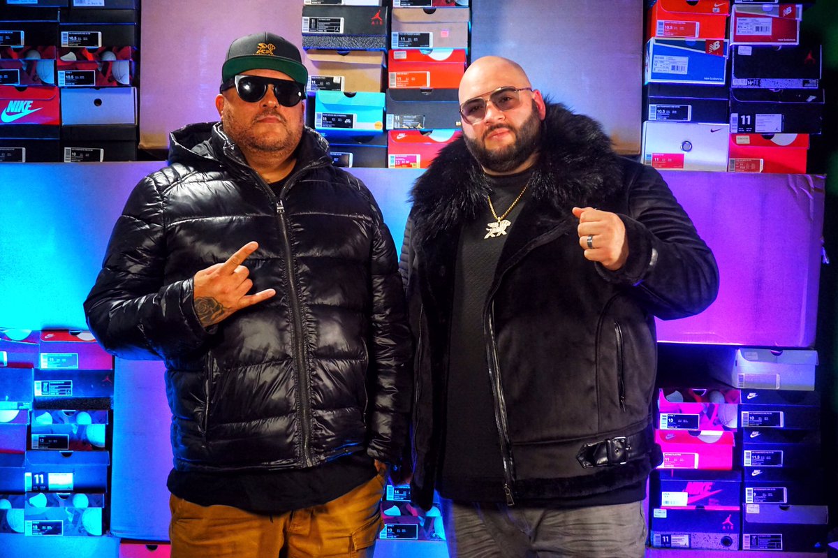 ChronicSession's tweet photo. TapIn with @DJBILLEKNIGHT and Artist @BiggieBabylon recording a segment at @247HH in #Chicago #MidWestPromoRun Powered by #OneUmbrellaPromo and #EntertainmentExpose with the media coverage https://t.co/etPDRgrSkw