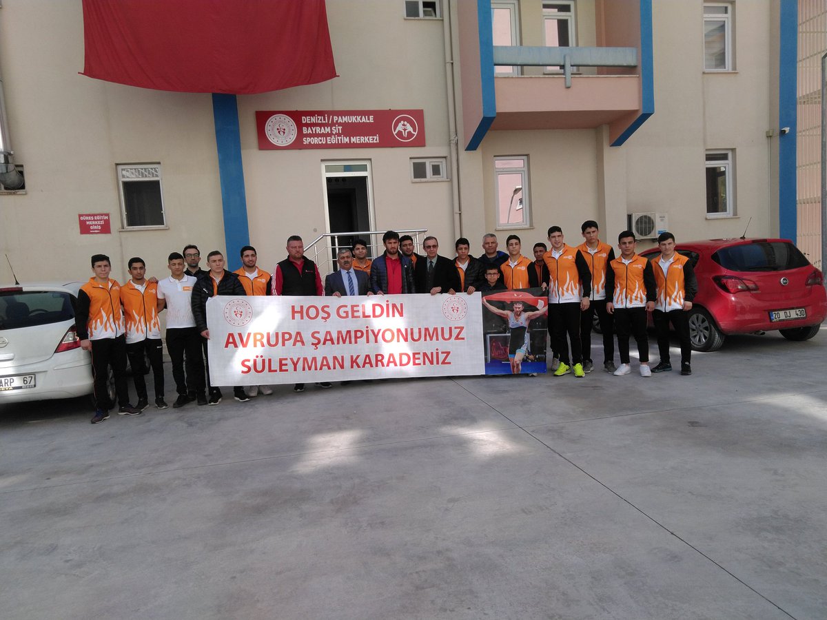 Akkent_Zeyve's tweet photo. Büyükler Serbest Güreşte Merhum Hasan GÜNGÖR'den 54 yıl sonra Avrupa Şampiyonluğu Kazandıran sporcumuz Süleyman KARADENİZ'e buruk karşılama. Şehitlerimize Allah'tan rahmet sporcumuza başarılar diliyoruz @osmanzolan @hasannkarahan @sahin_tin @ZeybekciNihat https://t.co/oZiJYZ2TB8