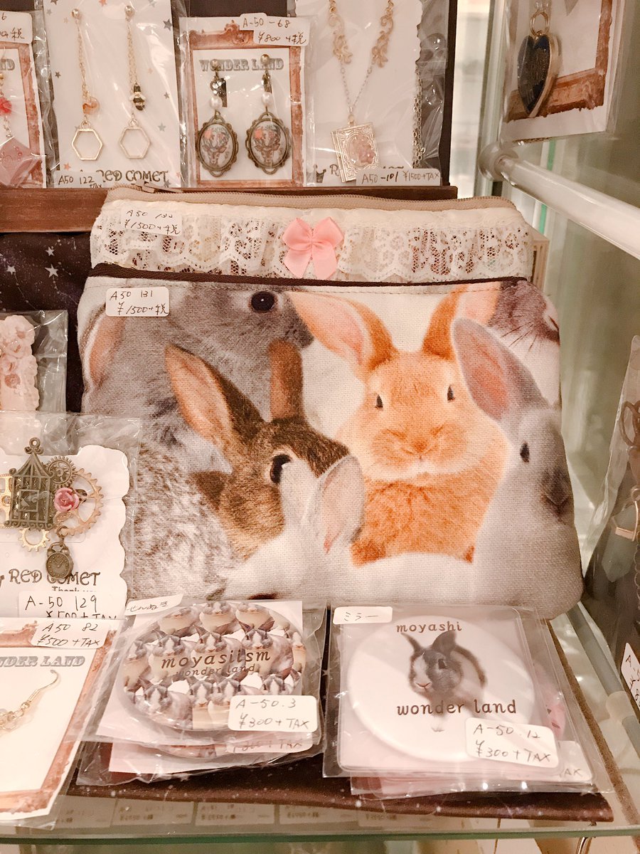 comiichan's tweet photo. 本日　#キャラメルキューブショコラ　さんに納品に行ってきました！#うさぎ柄　のポーチと　#ドーナツ柄　のポーチです。A50 にあります
#caramel_創作
#ハンドメイド作品 https://t.co/n34Y2rJ5vO