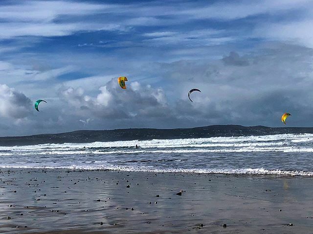 Kitesurfing #InARow #Colours #KiteSurfers #BlusteryDay #BeachLife #BlueSkies #March #Beach #Sand #Shore #CornishCoast #SundayStroll #IgersCornwall #Kernow #Cornwall ift.tt/2uIh4E5