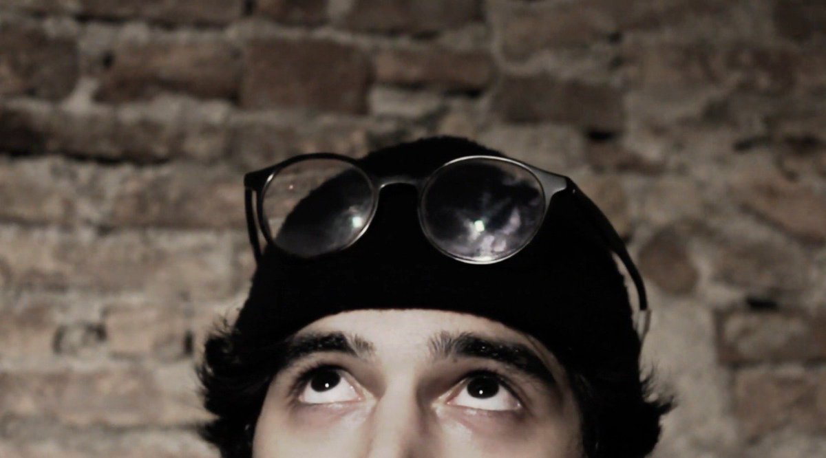 evasiodaniele's tweet photo. 8 anni fa moriva Lucio Dalla e forse ero troppo giovane per apprezzarlo a dovere. Ho cercato di farmi perdonare così.
Fotogramma del video di Giovani adulti, che trovate qui: https://t.co/2nv0cTP2OB

#luciodalla #1marzo #dalla #indiepop #indiepop  #itpop #evasio #giovaniadulti https://t.co/103qGOElcY