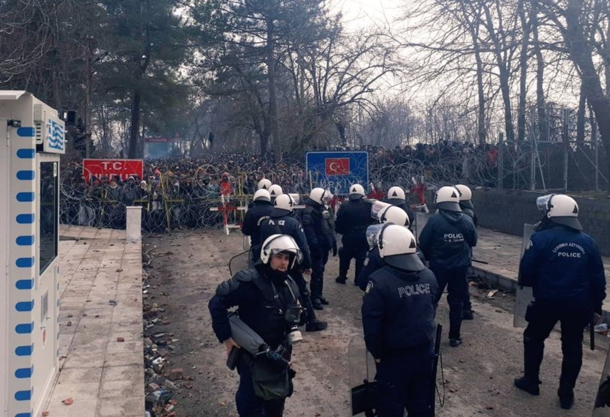wayotworld's tweet photo. Right now, our Greek brothers are fighting for the safety of their home against hordes of 'migrants'. We need to spread the hashtag #IStandWithGreece EVERYWHERE. https://t.co/pICvPdZPUZ