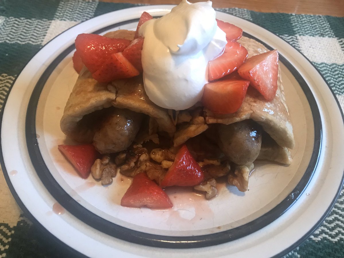 cincygreghoodin's tweet photo. Celebrating #PigDay accordingly in pigs in blankets form . #gettingpiggywithit with snozzberry Syrup toasted walnuts and cinnamon vanilla whipped cream gregsbreakfastbonanza #gregskitchen #sundayincincy https://t.co/gu6OUlwTMF
