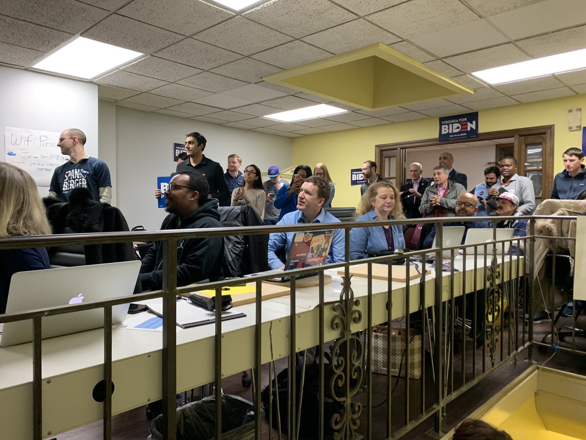 JeriEllen1's tweet image. Thank you to all of our wonderful volunteers.  What a great night for @JoeBiden!!  A special shout out to @DSMcAuliffe and @SenBillNelson for making the watch party an even more smashing success 🔥🔥  #mojoe #joementum #VirginiaForBiden