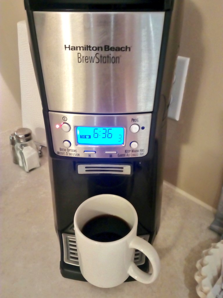 Sergej_Ivanov's tweet photo. That's my @HamiltonBeachCA #BrewStation in my kitchen.
#Coffee #Canada https://t.co/Zpkbi9OIOg