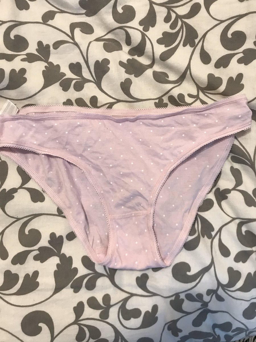 culotteportee1's tweet photo. des nouvelles culottes disponibles ;) #culottemouillee #odeur #culotte #sale #culottesale #dirtypanties https://t.co/Dbdlj9fQSE