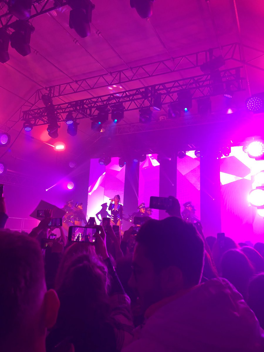 Maddyminze's tweet photo. Gracias, por este increíble Show. Estoy tan orgullosa y tan feliz. 😊❤️😘 Ich liebe dich ❤️ https://t.co/FdTpNgshko