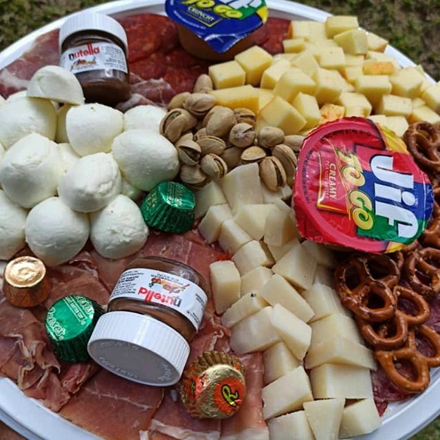 WaykaVE's tweet photo. De todos los tamaños y para todos los gustos son nuestros #GrazePlatters 🥂

Los preparamos a tu gusto y te los llevamos siempre frescos y dispuestos para brindarte una velada deliciosa e inolvidable 🥰

#WaykaGourmet #platter #deliverycaracas #ccs #fo… https://t.co/bkuieFUlz9 https://t.co/LjyHyONFBi