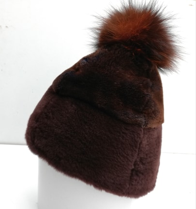 tkifurs's tweet photo. Fur beanies with pompom
#Furfashion #Realfur #winter #Furaccessories #Furhats #Naturalfur #sustainablefashion #handmade #greekfurs #environmentalfashion #winterhats #luxuryfur #furpompom #hairaccessories #furbeanies #tkifurs https://t.co/Rg8dX7MKCX