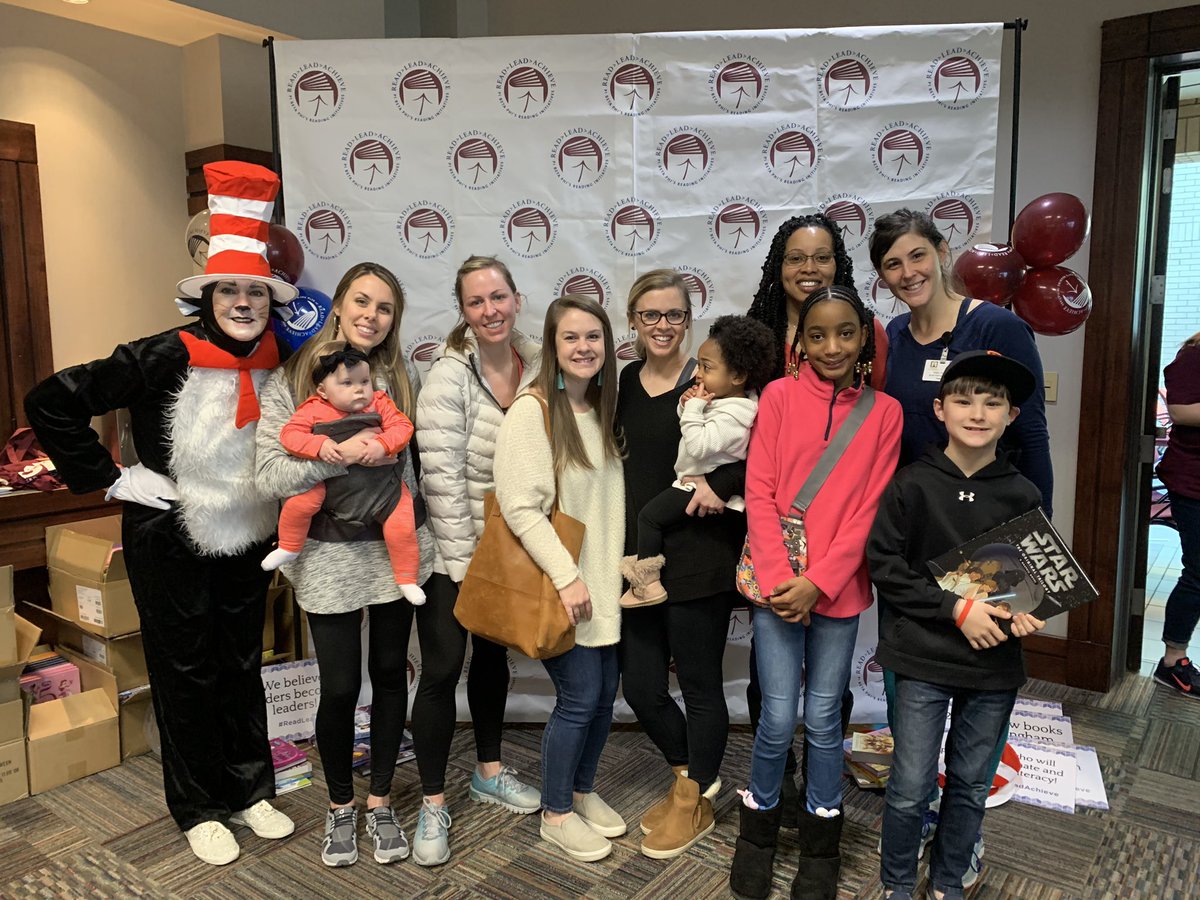 MrsStoneLuvsBks's tweet photo. It’s raining books, hallelujah! Thank you Pi Beta Phi for donating over 700 books to BPES! #readersforlife @booksonthebluff @BluffParkReads @BluffParkElem https://t.co/WgIsnQKqqa