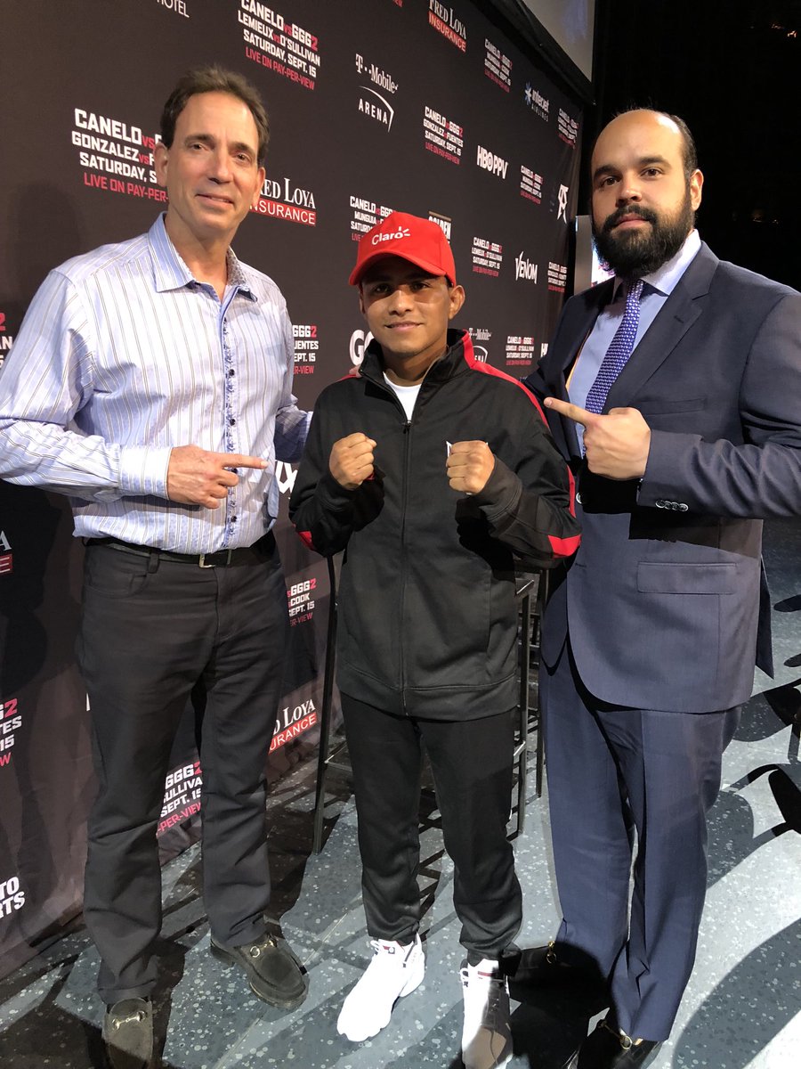 TomLoeffler1's tweet image. Big Congratulations to ⁦@chocolatitobox⁩ for a great KO win last night to become World Champion again! Always great to have him on the #GGG shows, was the best combination in #boxing and of course #Superfly shows #Champion #Legend